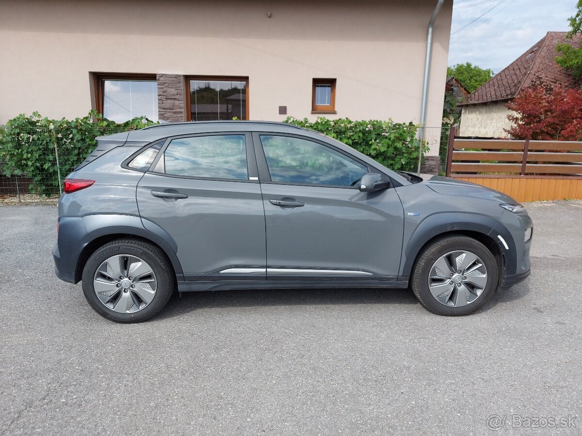 Hyundai Kona Electric 100, servisná kniha, záruka - 4