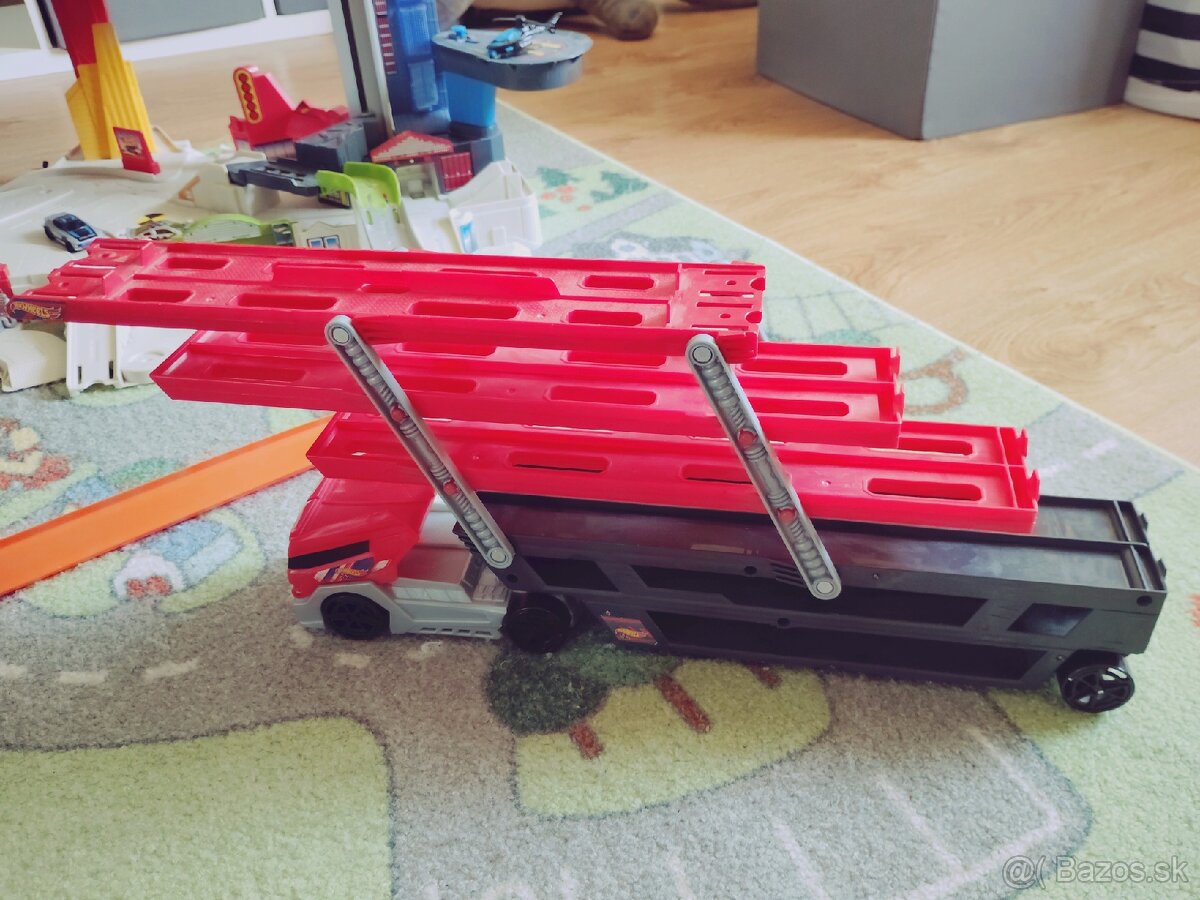 Predame hot wheels garaz... - 4