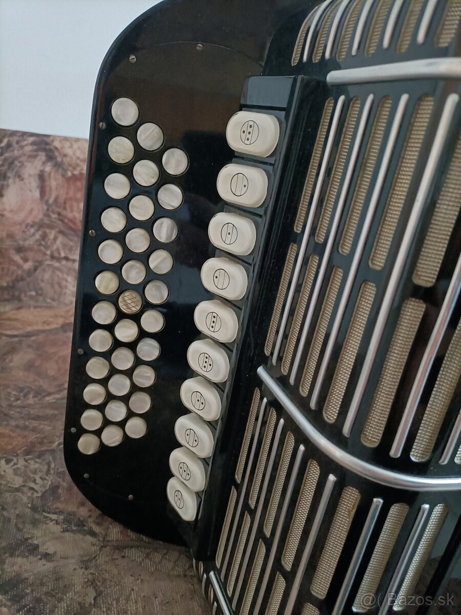 PREDÁM HELIGÓNKU - 4