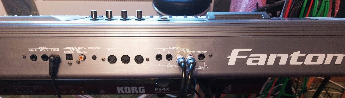 Roland Fantom (FA-76) workstation - 4