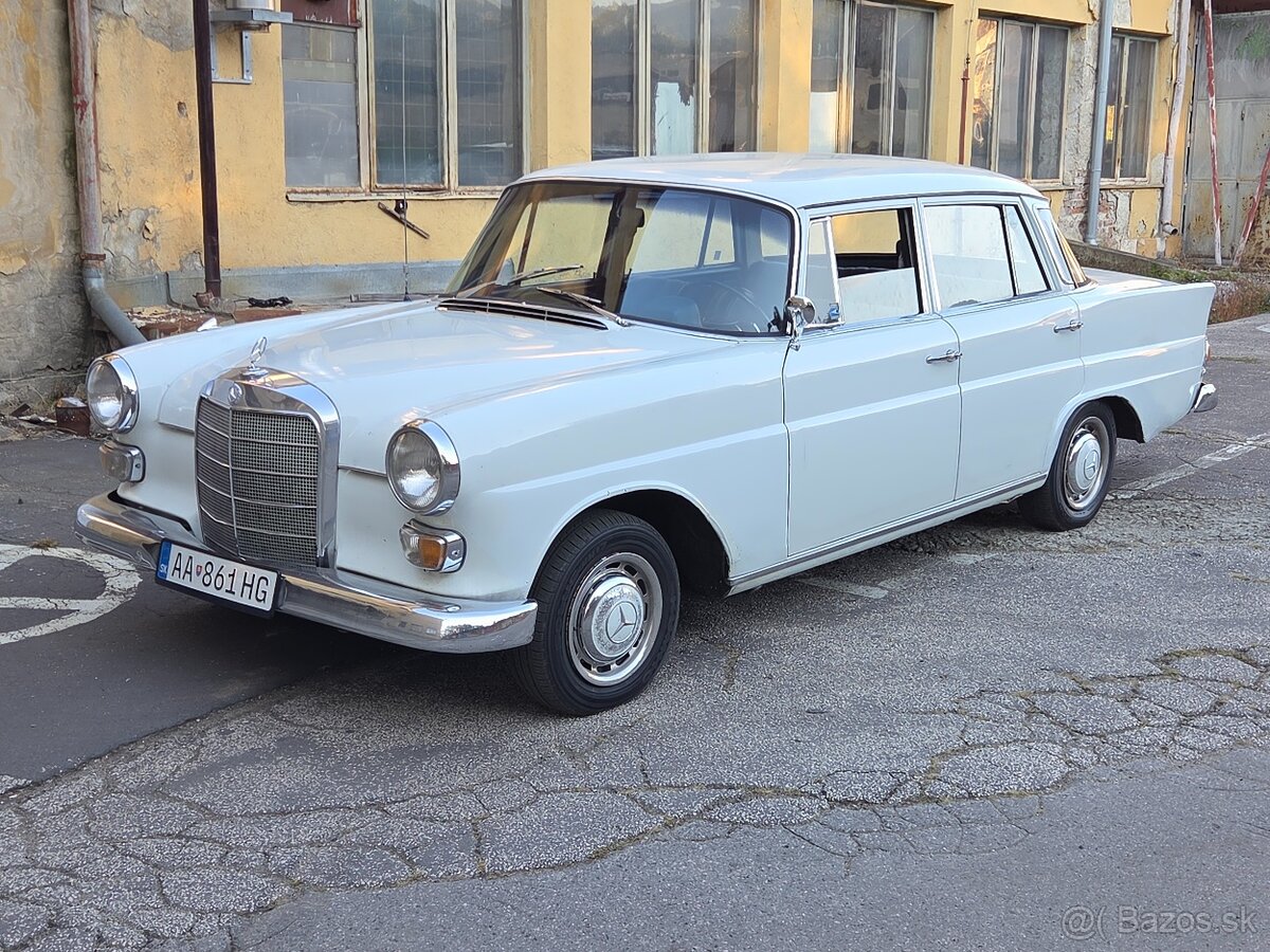 Mercedes Benz W110 200 benzin - 4
