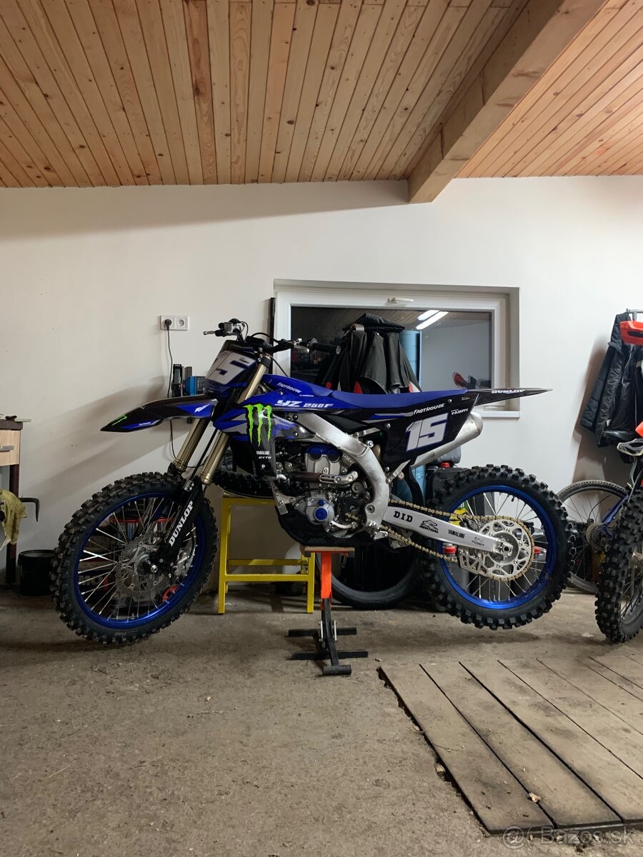 YAMAHA YZF 250 2025