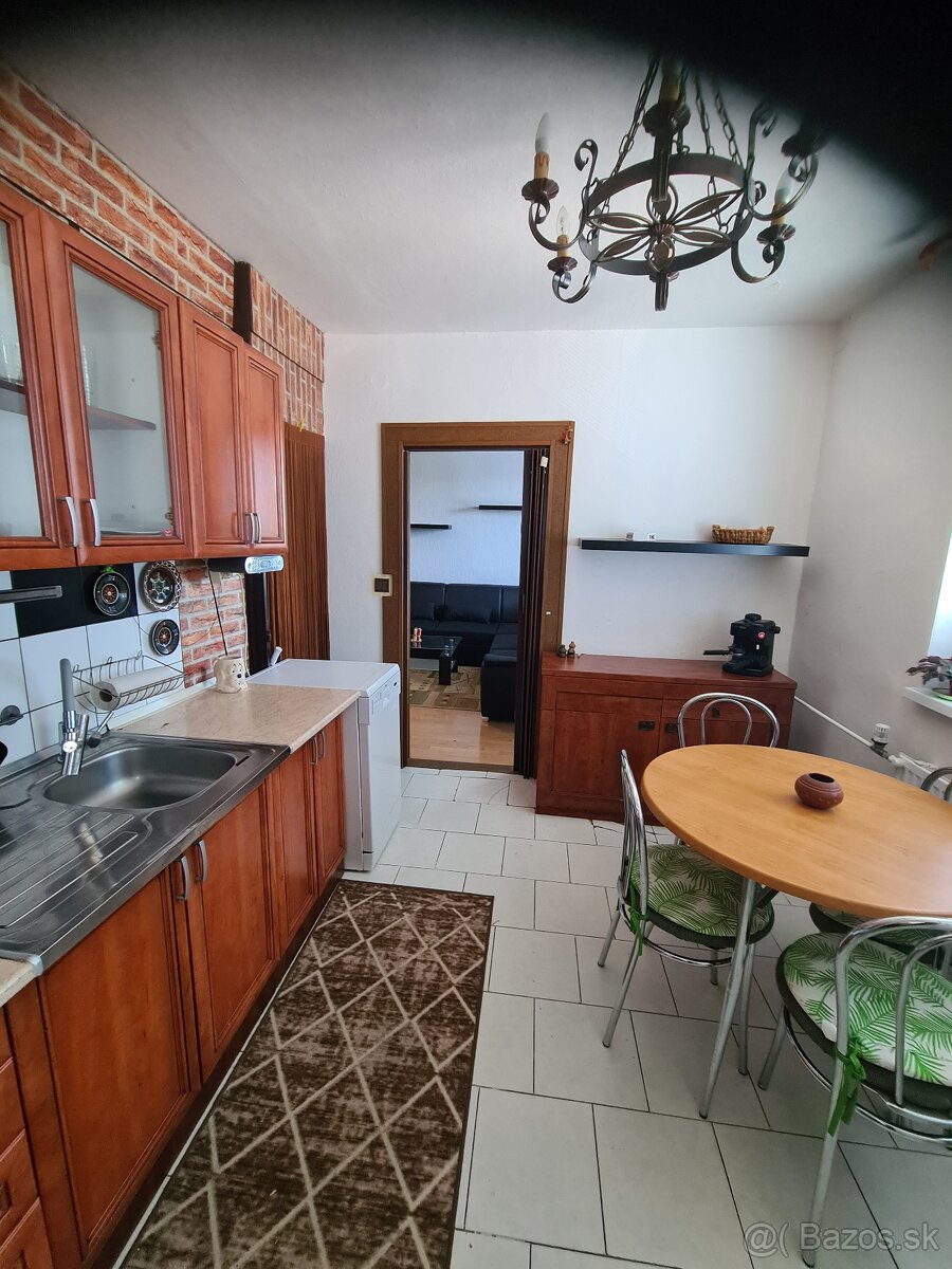 Veľký 3-izbový byt na sídlisku SNP/rezervovaný - 4