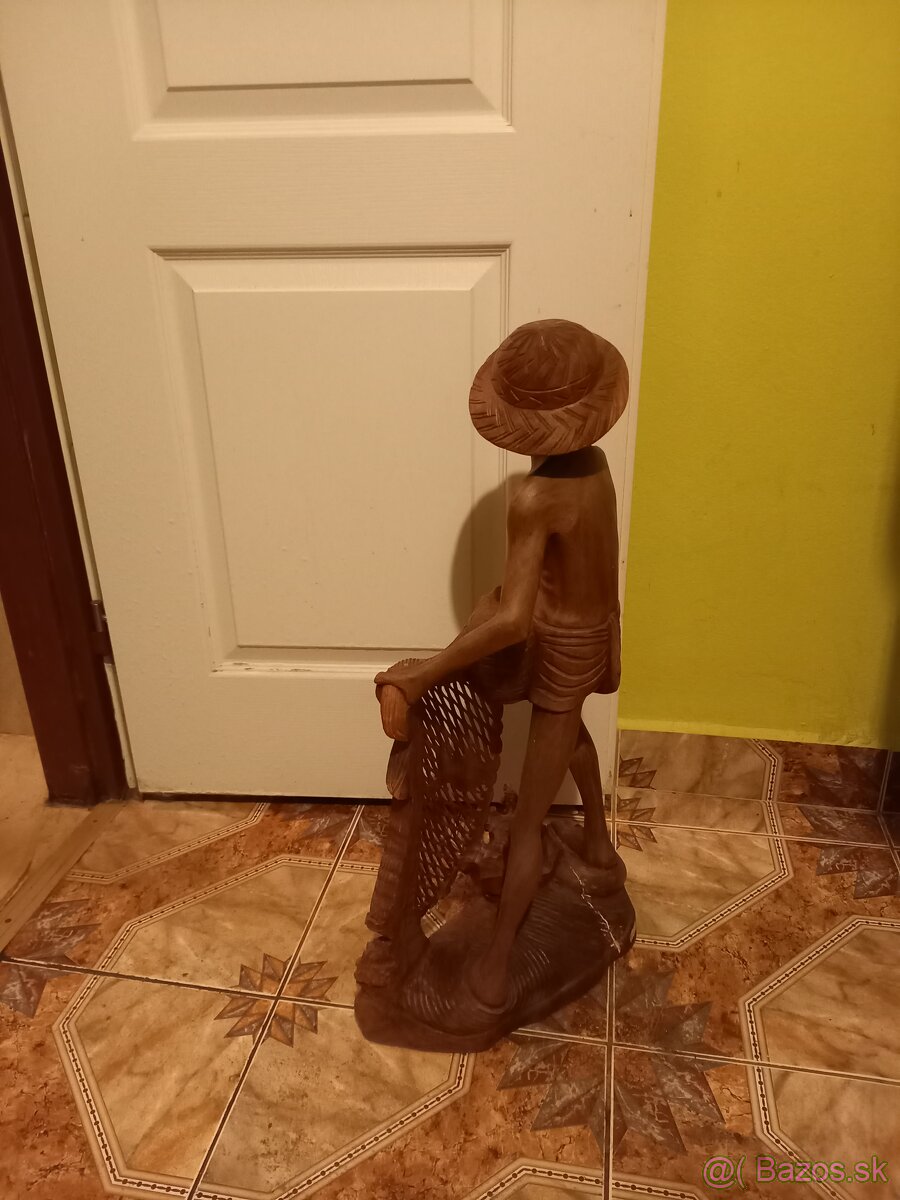 Drevená socha loviaci rybár - 4