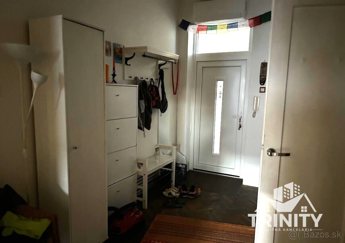 Na prenájom kompletne zariadený veľký 1-izbový byt s balkóno - 4