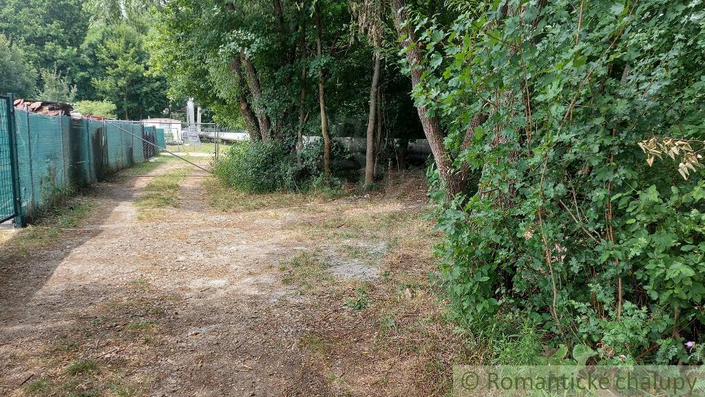 Pozemok 560 m2 vhodný na záhradu pri lesíku na predaj Holí - 4