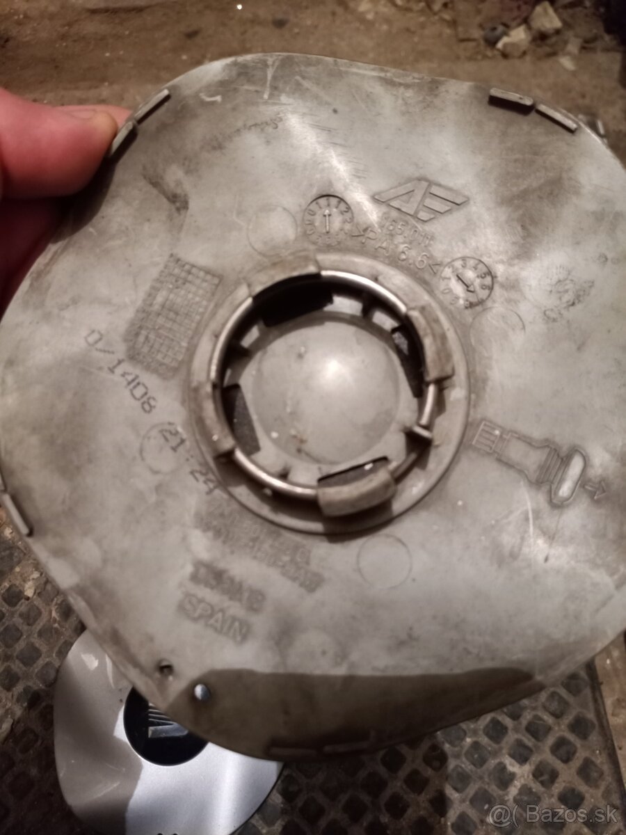 Predám 4x.stredové puklice - 4