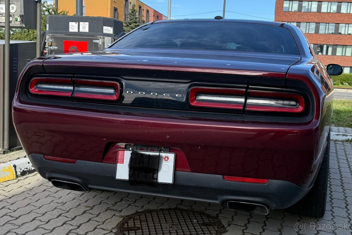 Dodge Challenger 5.7 Hemi V8 - 4