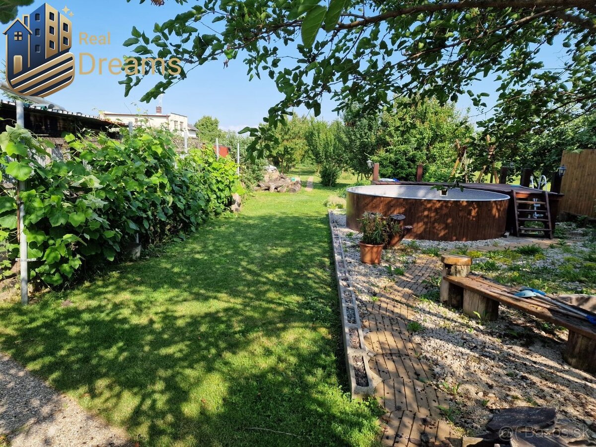 Krásny rodinný dom s rozľahlým pozemkom - 4