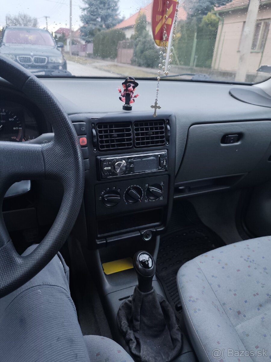 Volkswagen Polo 1.1 - 4