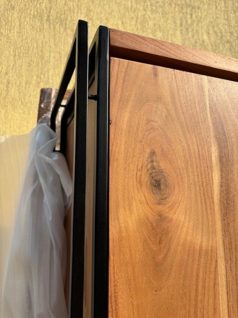 Skriňa z masívu - 4