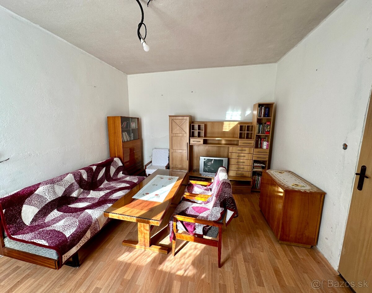 Rodinný dom s veľkým pozemkom v obci Mýtna Nová Ves - 4