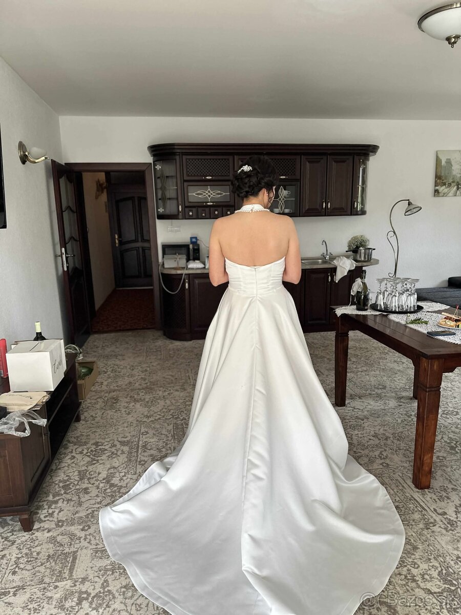 Predám elegantné saténové svadobné šaty - 4