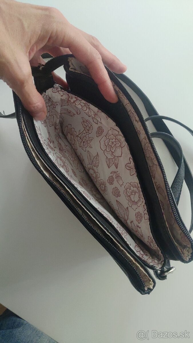 Čierna kabelka cez plece - 4