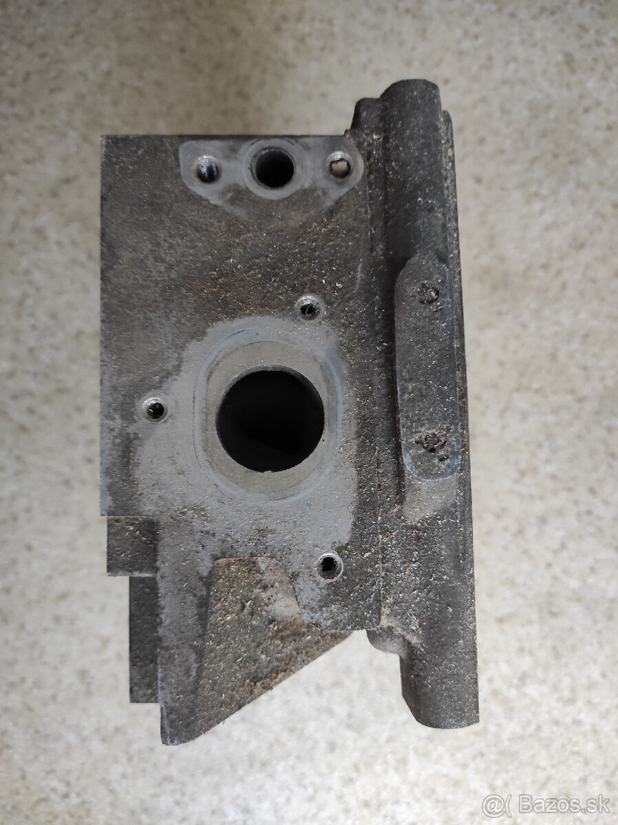 Hlava ventilov, blok motora - 4