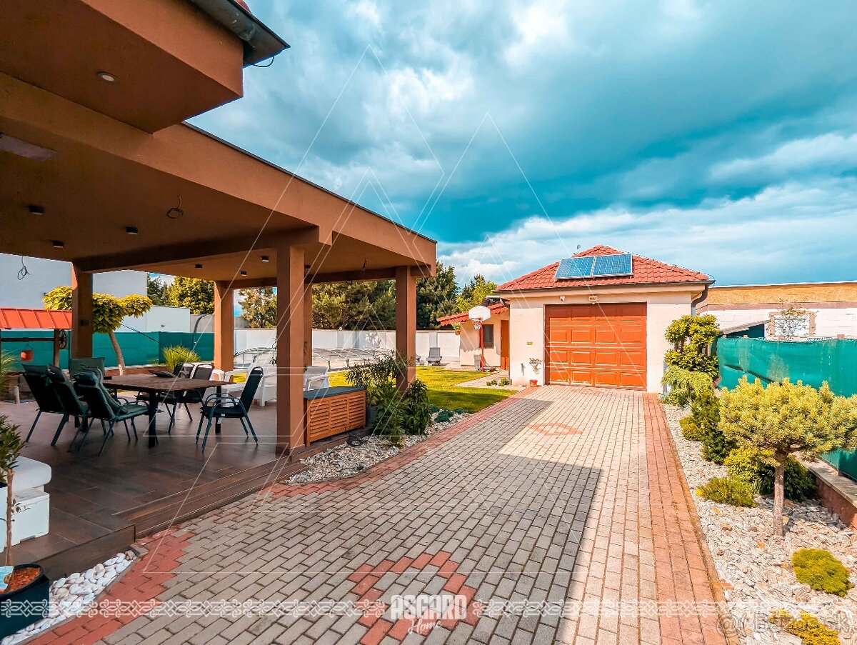 Kompletne zrekonštruovaný rodinný dom s garážou a bazénom - 4