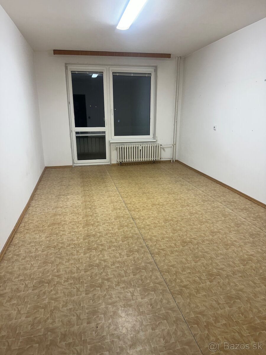 Veľkometrážny 3,5 izbový byt Trenčín - 4