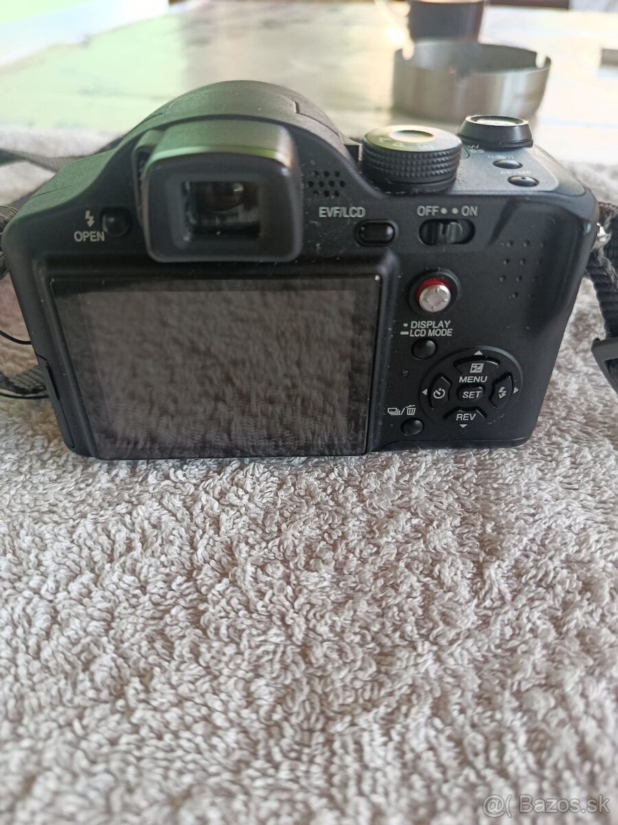 Panasonic Lumix DMC-FZ7 - 4