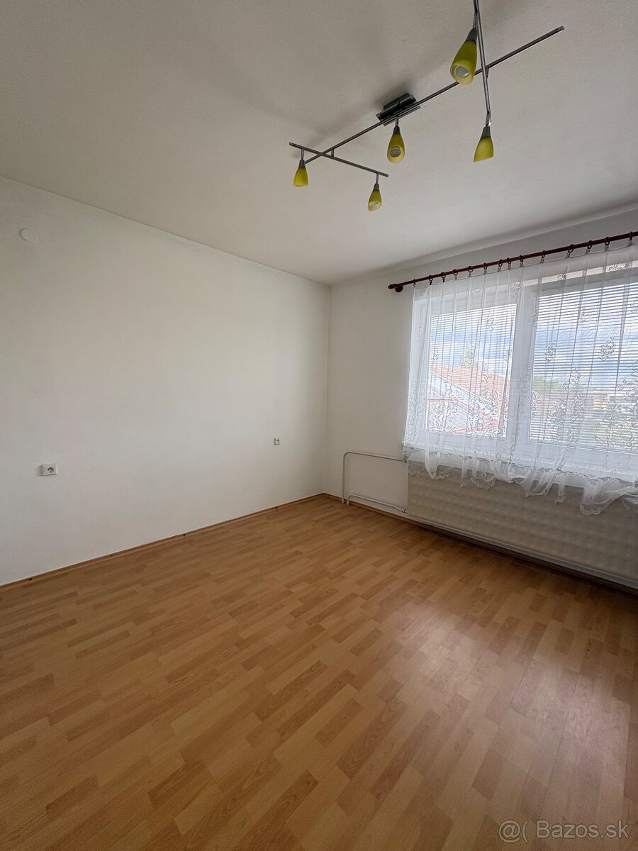 NA PREDAJ RODINNÝ DOM S MOŽNOSŤOU PRESTAVBY NA FIRMU - NITRA - 4