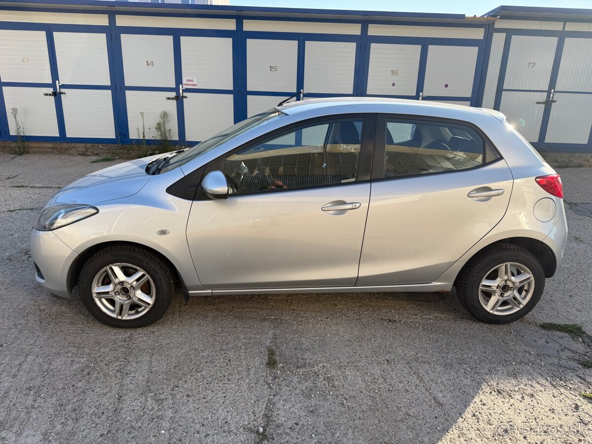 Predam Mazda 2 - 4
