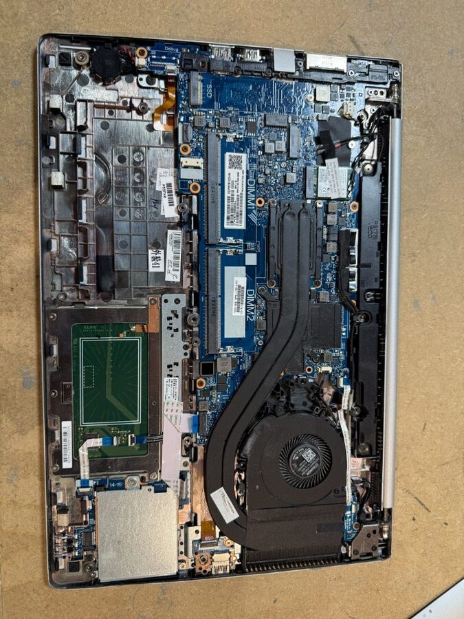 HP EliteBook 850 G5 BIOS heslo, poškodený LCD - 4