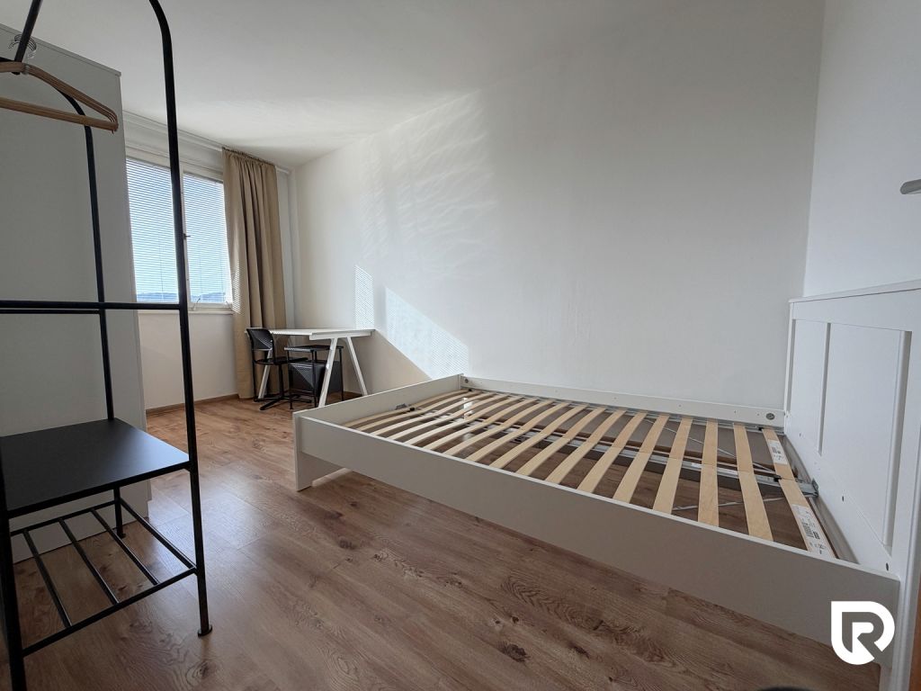 Priestranný 4‑izbový byt s balkónom v Dúbravke – foto 4