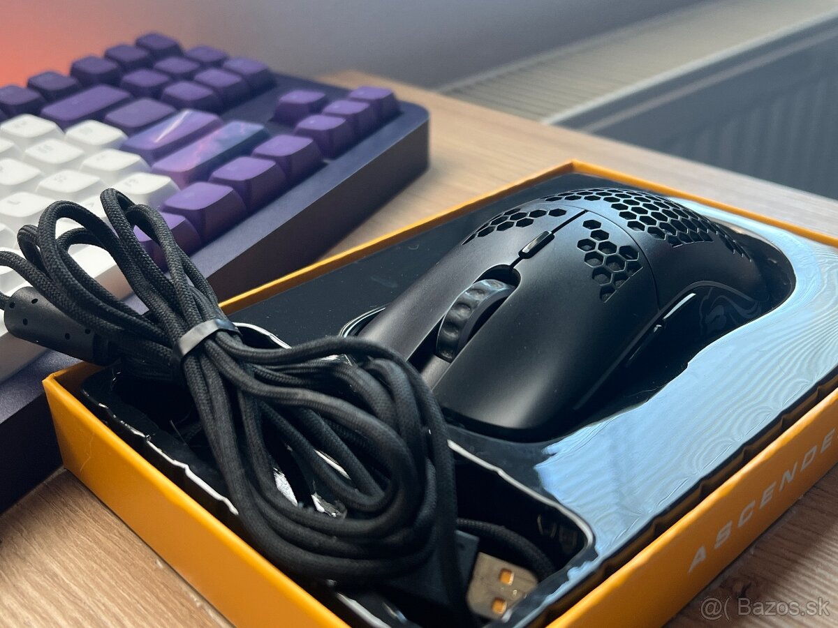 Glorious model o- - 4