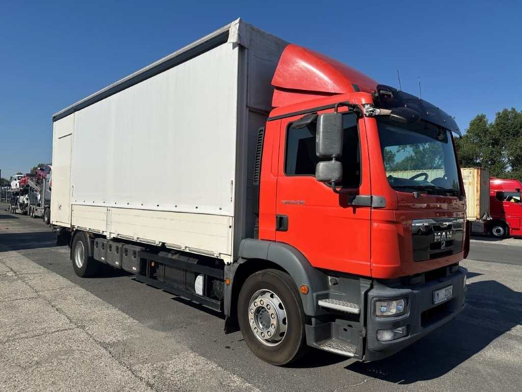 MAN TGM 18.290 se shrnovací plachtou a čelem - 4
