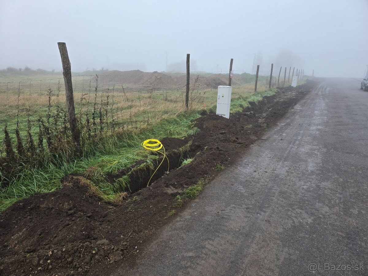 Stavebný pozemok 690 m², Vrádište s IS - 4