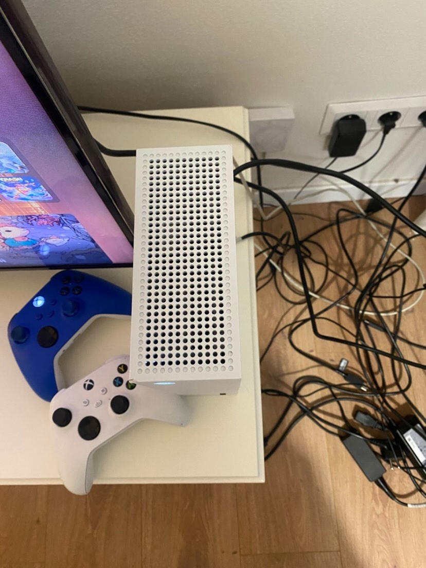 Xbox Series S 🎮 - 2x ovladač - 4