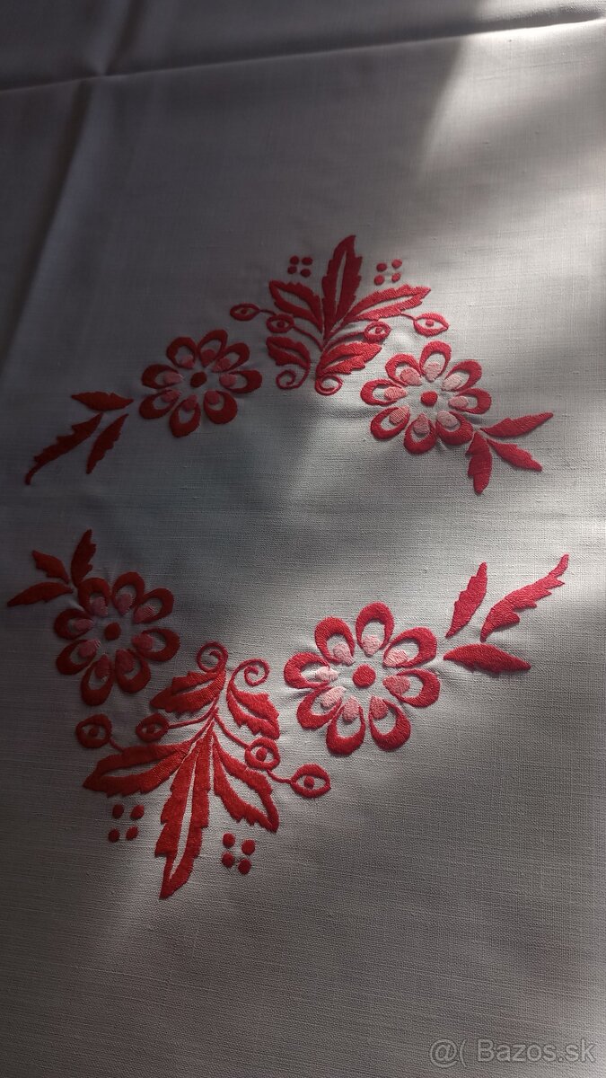 Vyšívaný obrus - 4