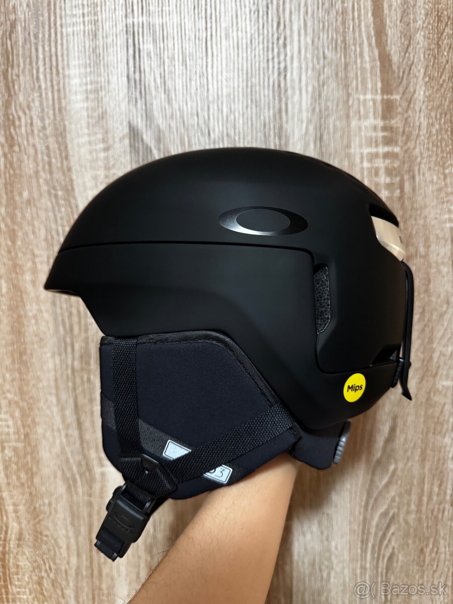 Úplne nová prilba Oakley MOD3 matte black - 4