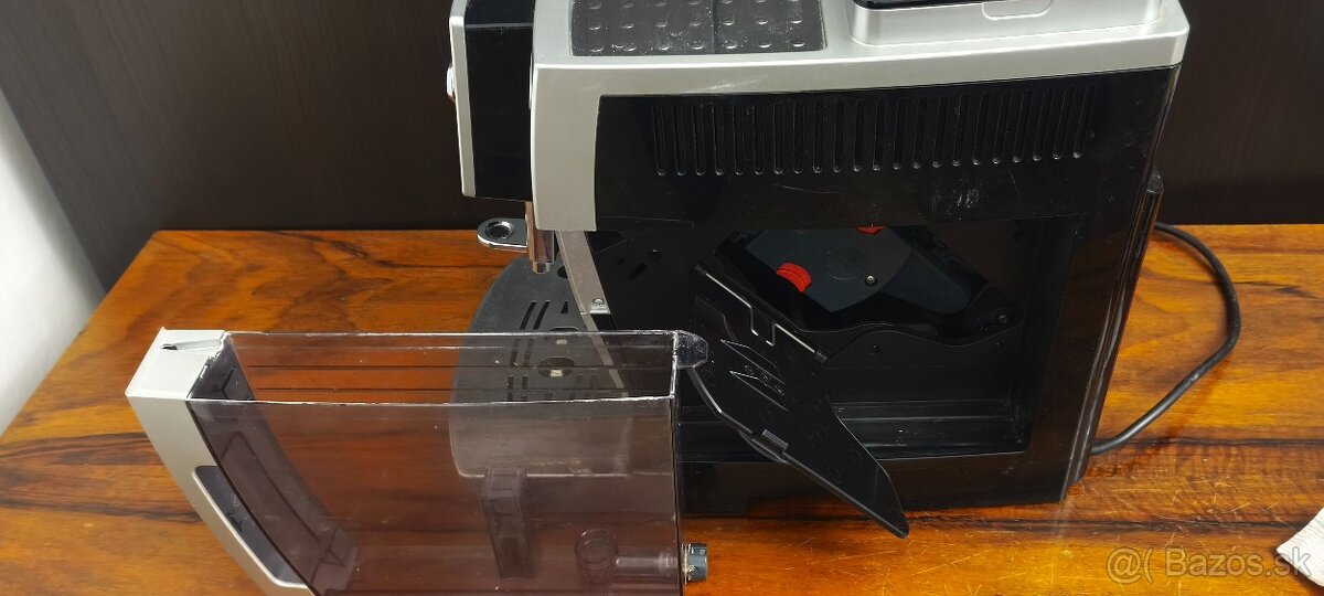 Predám kávovar Delonghi Nechám 23.420.SB - 4
