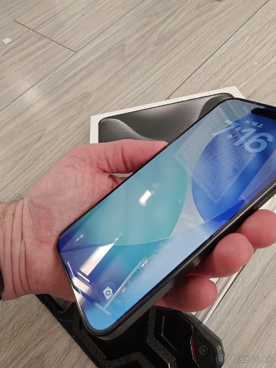 Apple iPhone 15 Pro Max 256GB - 4