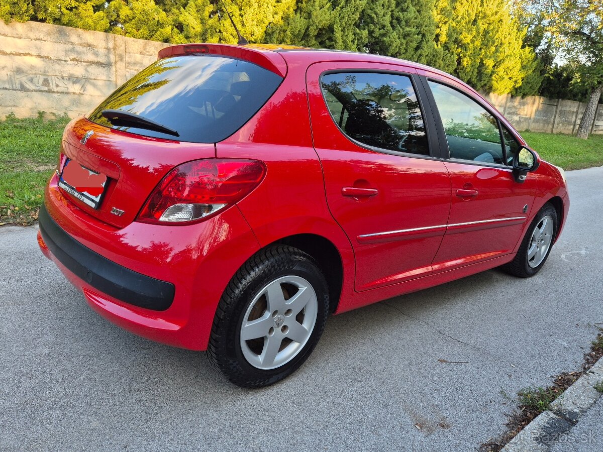Predám Peugeot 207 1.4i 70kw r.v.2012/3 Najazdené: 139.000km - 4