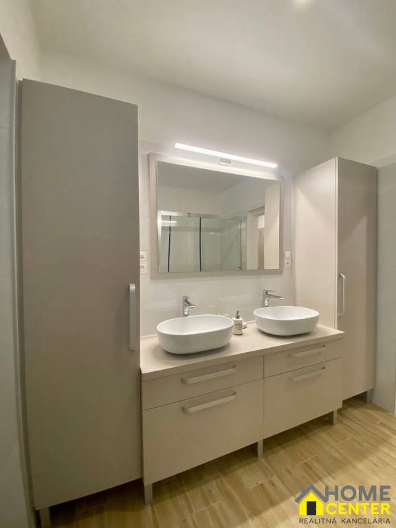 NA PREDAJ zrekonštruovaný, luxusný 2 izbový byt - KOMÁRNO - 4