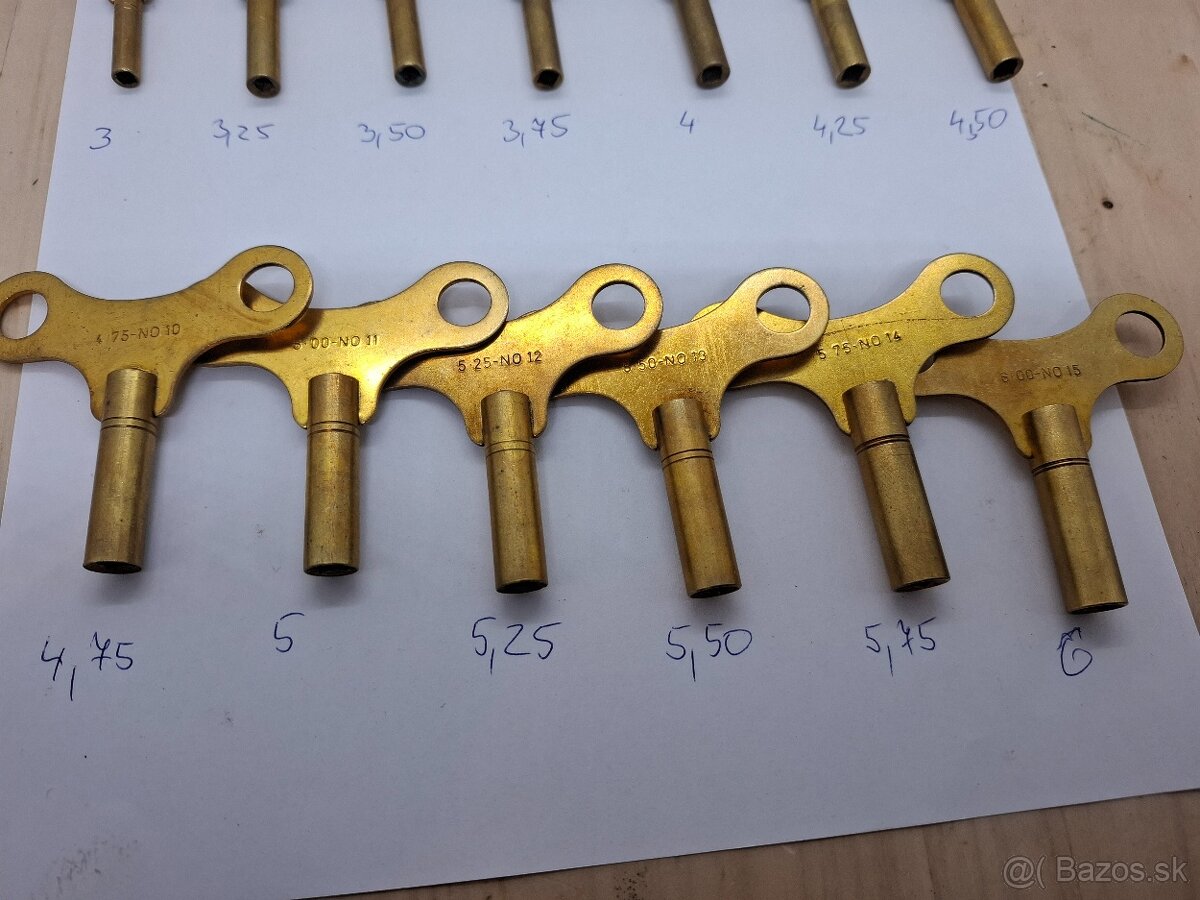 Predám klúčiky na starožitné hodiny rôzne velkosti kus 6€ - 4