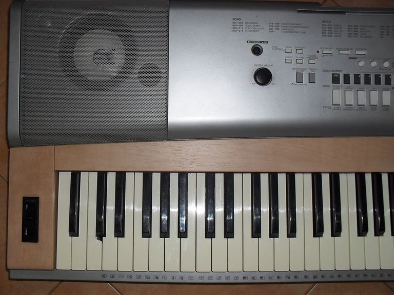 Digitální piano Yamaha Portable Grand DGX 620 - 4