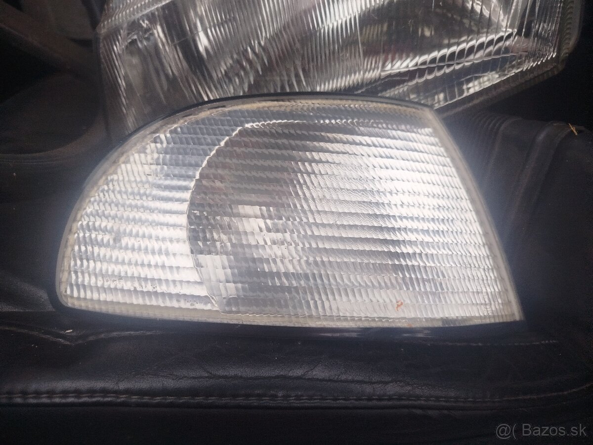 Predám svetlá s Audi A4 b5 predfacelift - 4