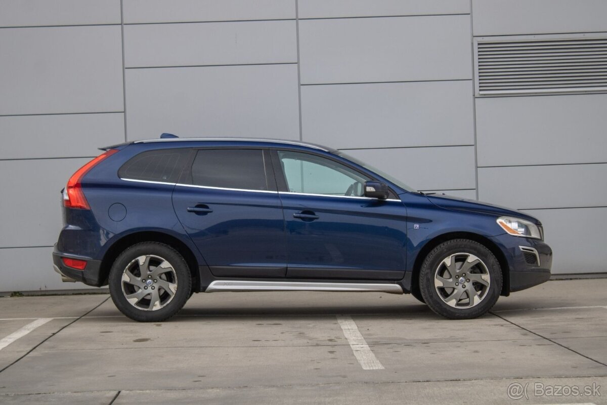 Volvo XC60 D5 AWD Momentum 4X4 - 4