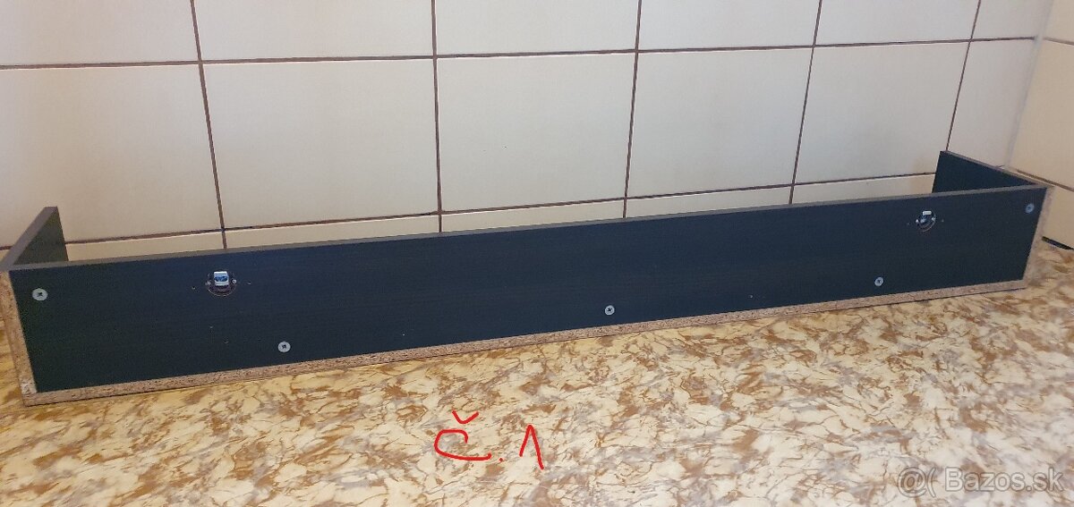 Poličky a skrinka - 4