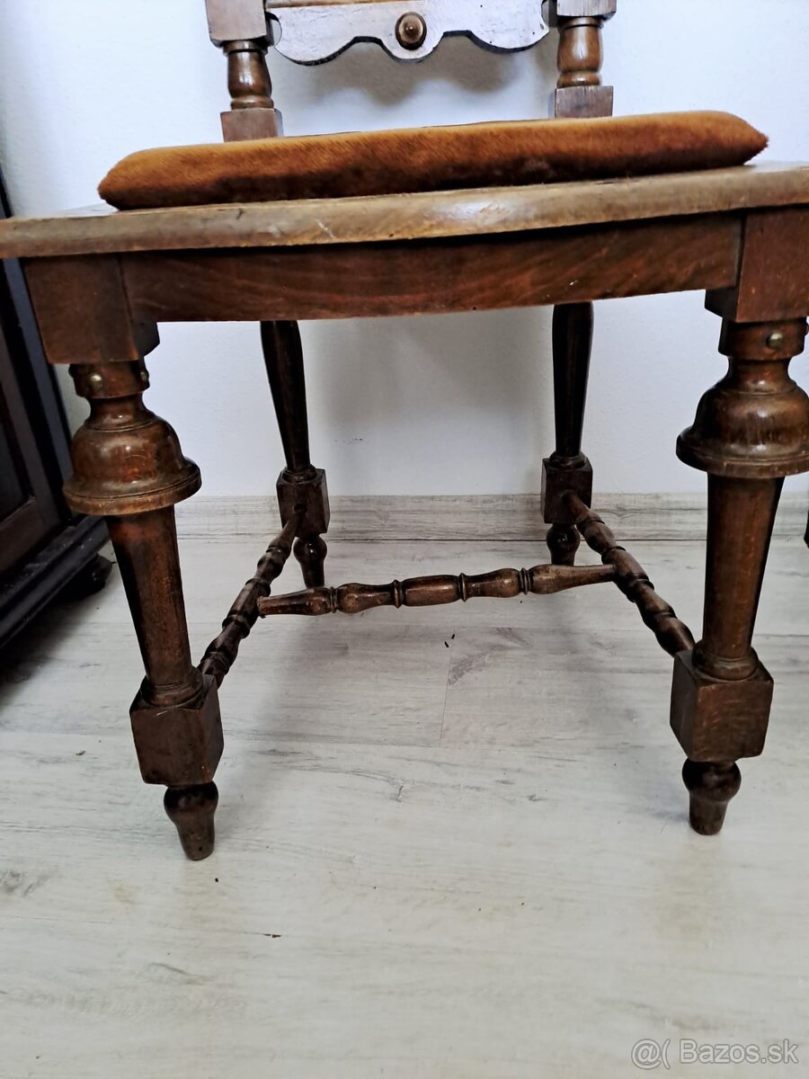 Predám starožitné stoličky 3ks - 4