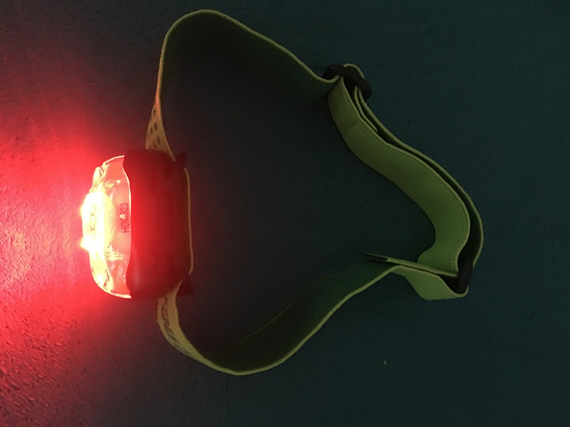 Predám čelovú lampu Energizer na AAA batérie - 4