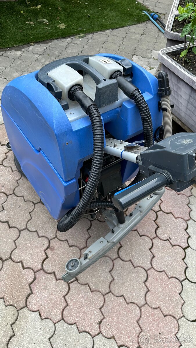 Predam profesionálny Podlahový umyvaci,Cistiaci stroj Numati - 4