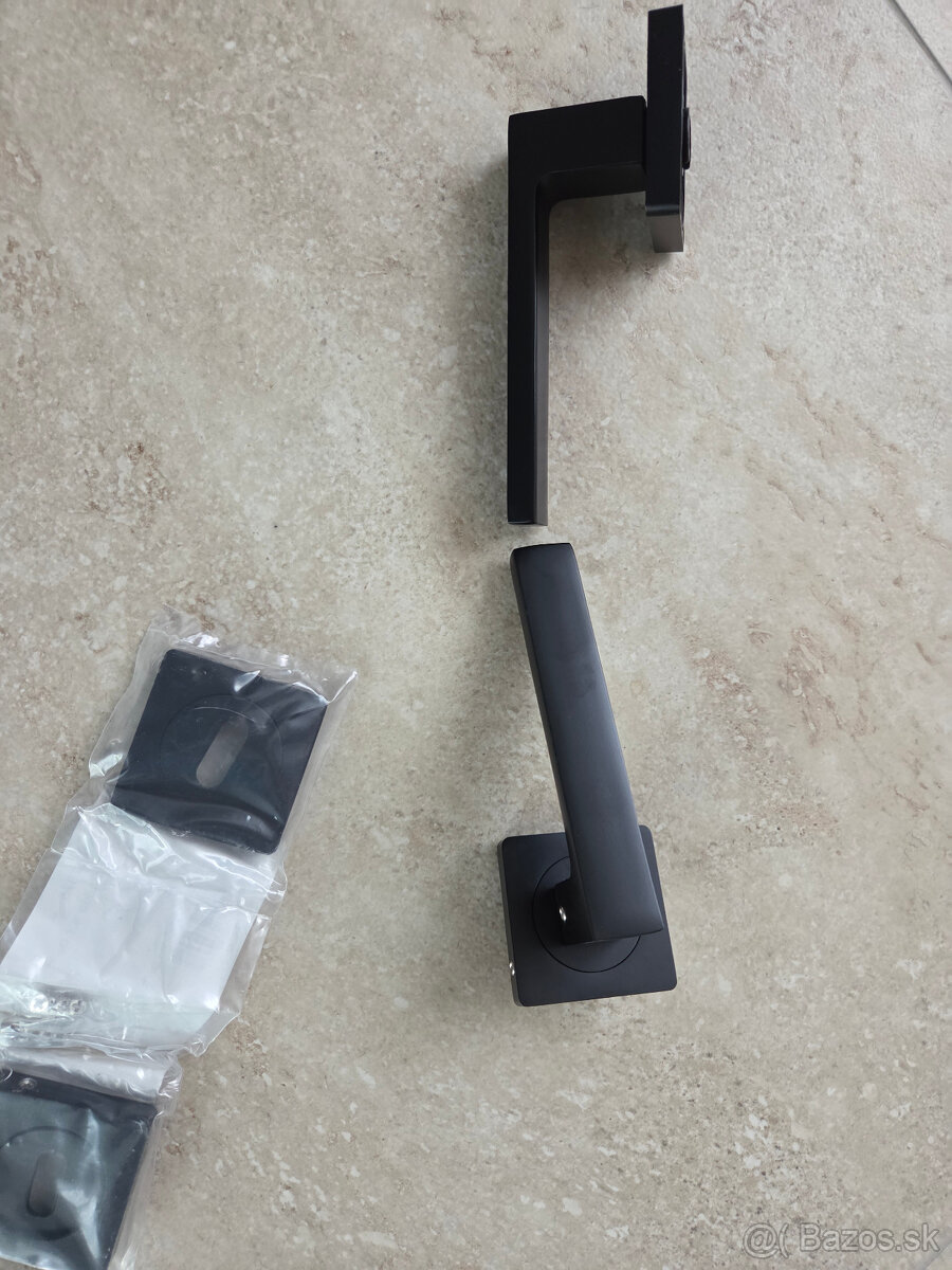 Čierne kľučky na hranatých rozetách - 4