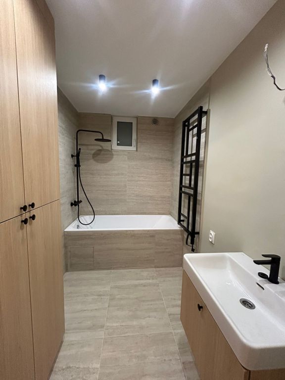 Elegantný 3 izb. zmodernizovaný byt v absolútnom centre TOP – foto 4