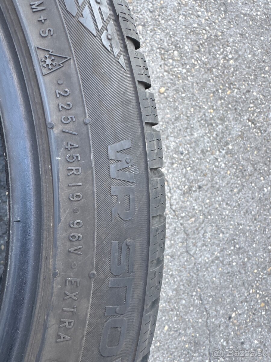 Predám zimné 2ks 225/45 R19 NOKIAN - 4