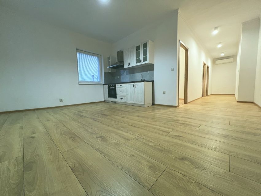 Na prenájom 3i byt s balkónom, s oploteným pozemkom,Komárno - 4