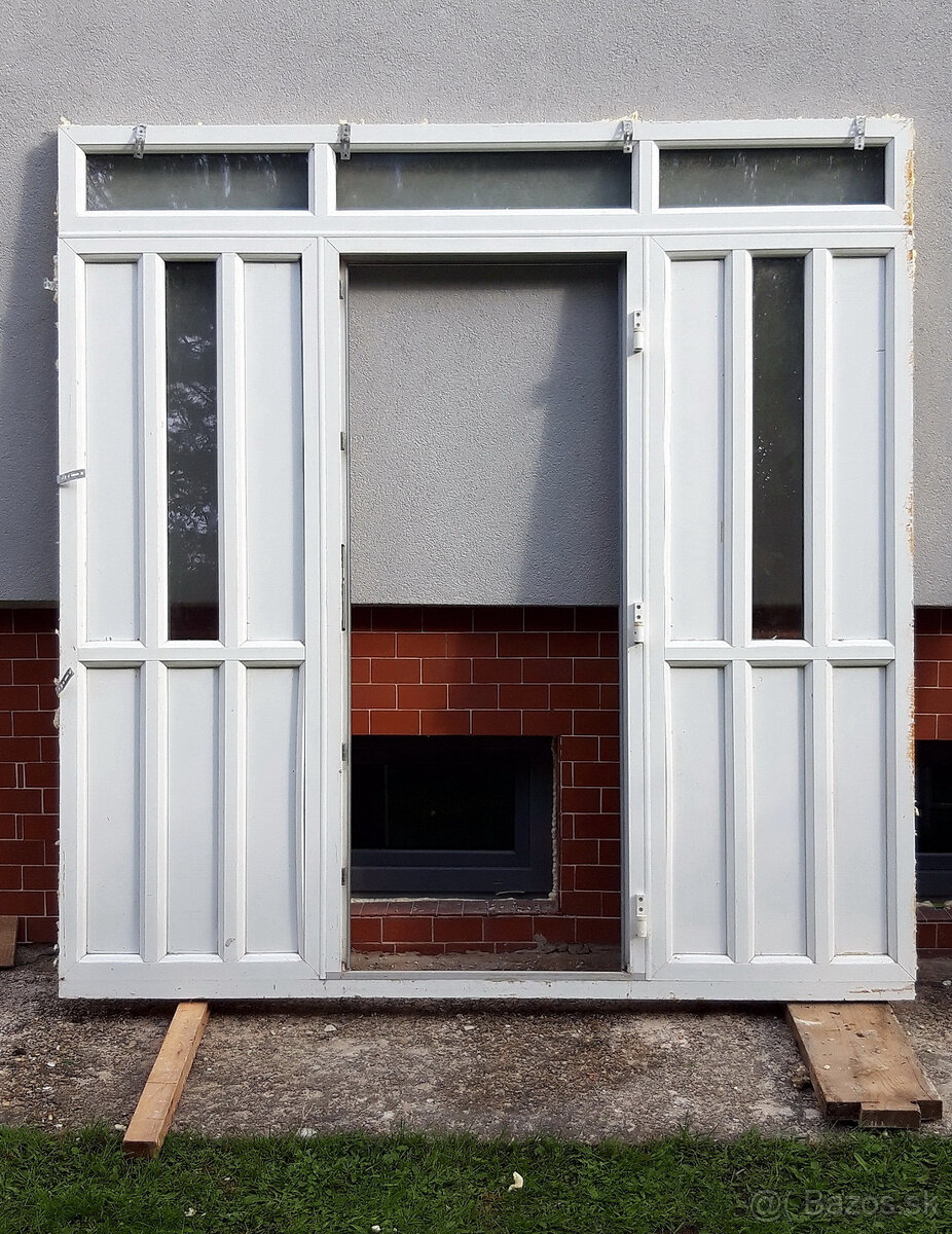 PLASTOVÉ DVERE (VCHODOVÉ) SO SVETLÍKMI - 4