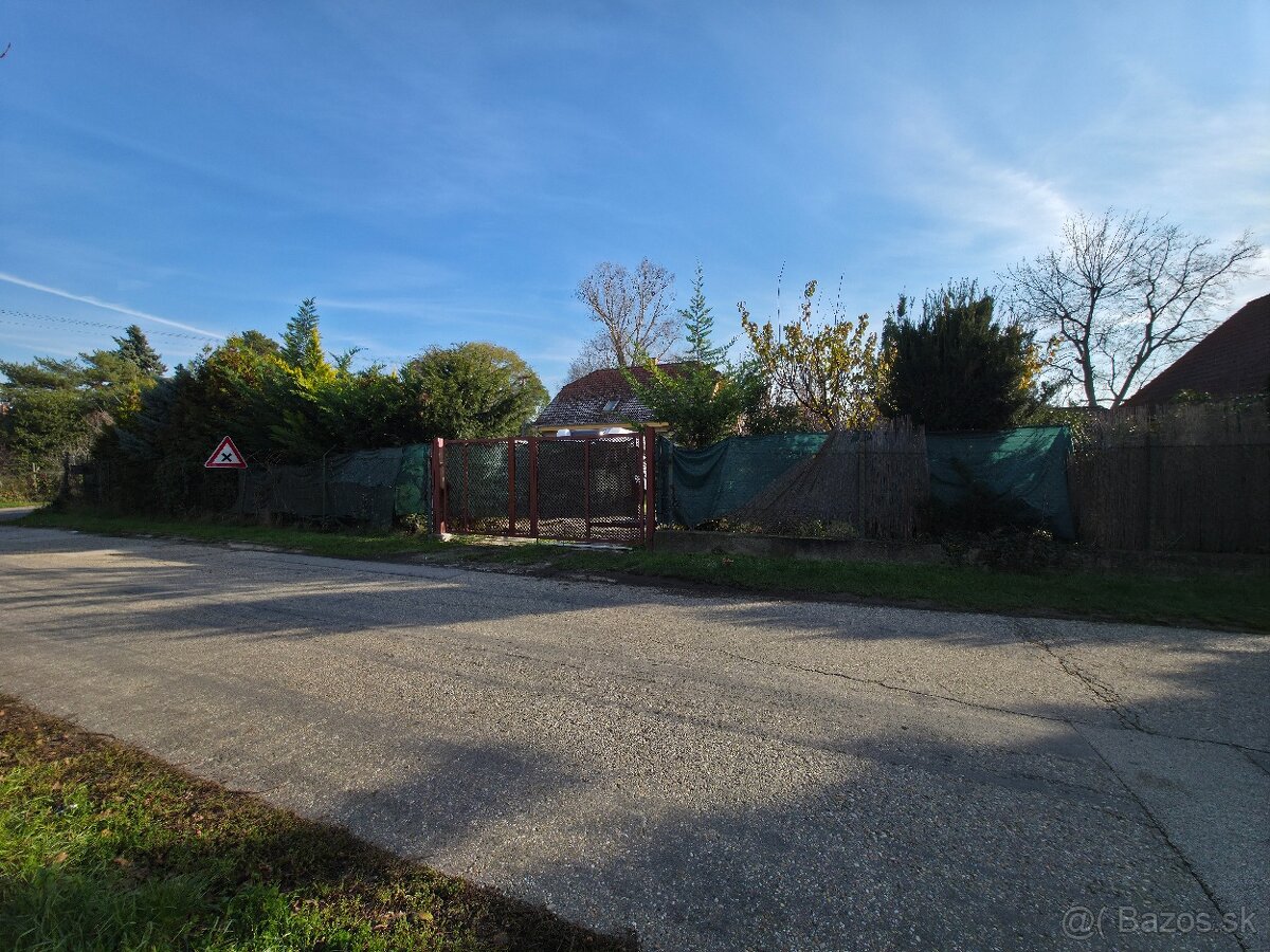 NA PREDAJ POZEMOK BRATISLAVA RUŽINOV - 4